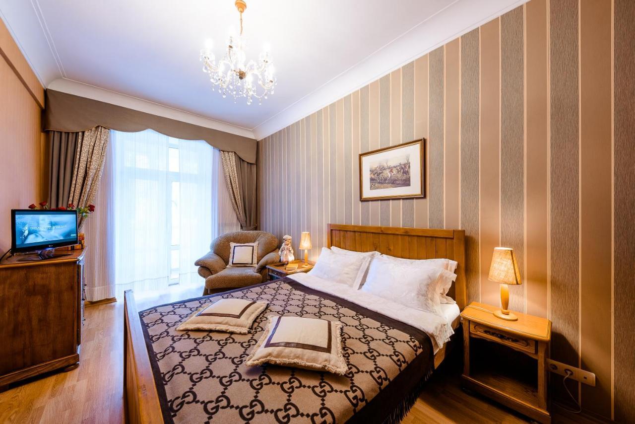 Khreschatyk Suites Kyiv Exterior photo